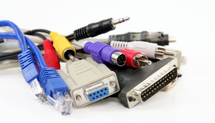 Cables USB VGA DVI HDMI DISPLAYPORT FIREWIRE Apple SATA LIGHTNING Quito